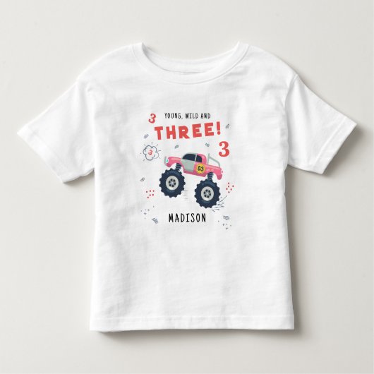 ヤング ワイルド アンド スリー 3歳の誕生日 子供 モンスター カー トドラーTシャツ (正面)
