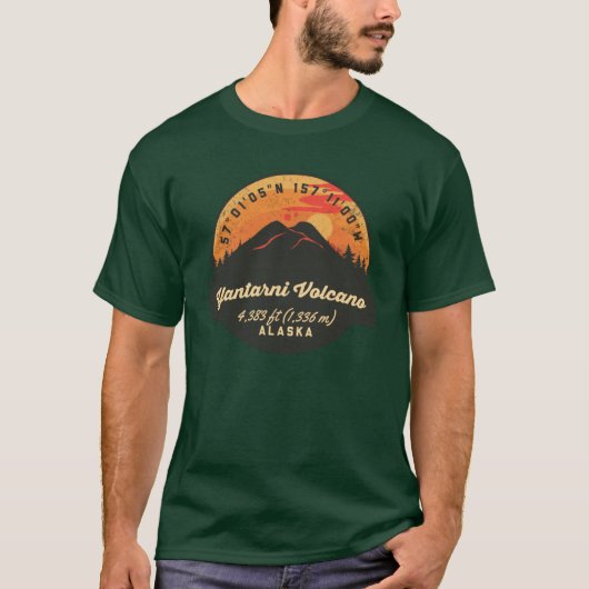 ヤンタニ火山のお土産バッジ アラスカ州 Tシャツ (正面)