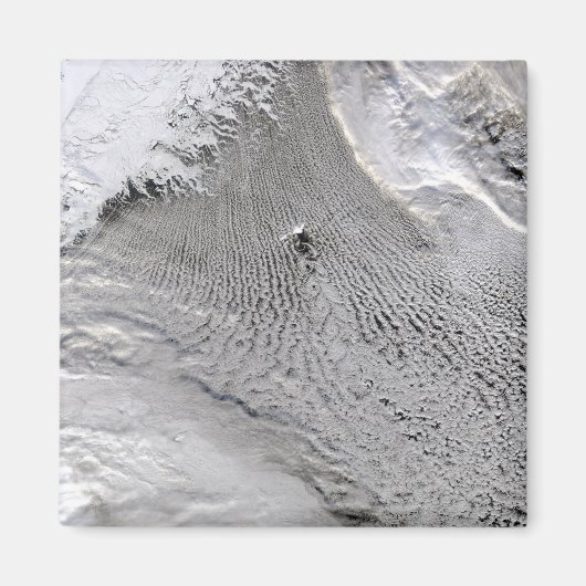 ヤンマイエン島の雲の渦 マグネット (正面)