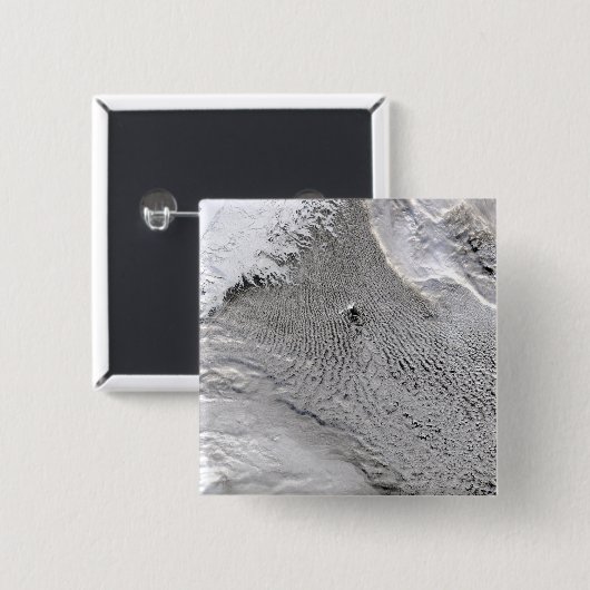 ヤンマイエン島の雲の渦 缶バッジ (正面&裏面)