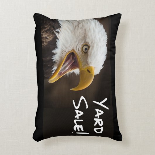 ヤードセールを叫んでいるワシとのおもしろいなワシのミーム! アクセントクッション (正面(垂直))