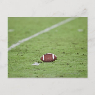ヤード線の近くのサッカー。 ポストカード