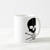 ヤーンのマグが付いているスカル及び編み物針 コーヒーマグカップ (正面右)