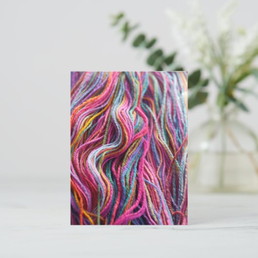 ヤーンカラフルマゼンタピンク編み物 ポストカード (スタンド正面)