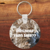 ヤーンラブニットクロチェットブルーベージュおもしろい キーホルダー (正面)