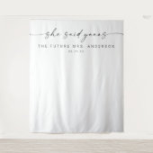 ユア・ゲストがヤアース!と叫ぶ面白いウェディングシャワー装飾用背景 タペストリー (正面)