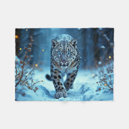 ユキヒョウの威厳のある冬の青い目の捕食者 フリースブランケット