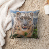 ユキヒョウ春の花 クッション (ブランケット)