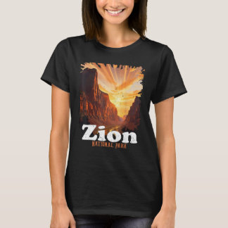 ユタ州のキャンプ Zion+National+Park アメリカのトレイルを探索 Tシャツ