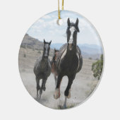 ユタ州の野生の馬が走る セラミックオーナメント (左)