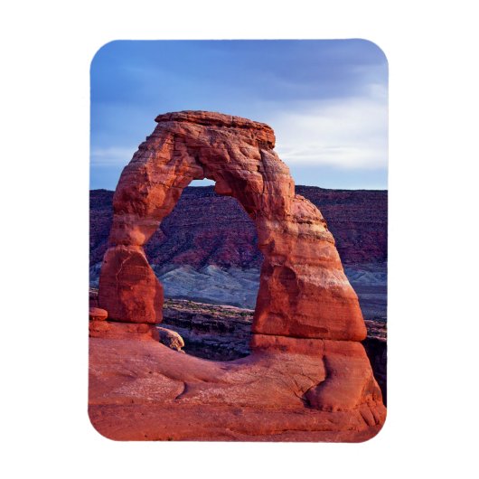 ユタ州アメリカ合衆国アーチーズ国立公園のデリケート・アーチ マグネット (縦)