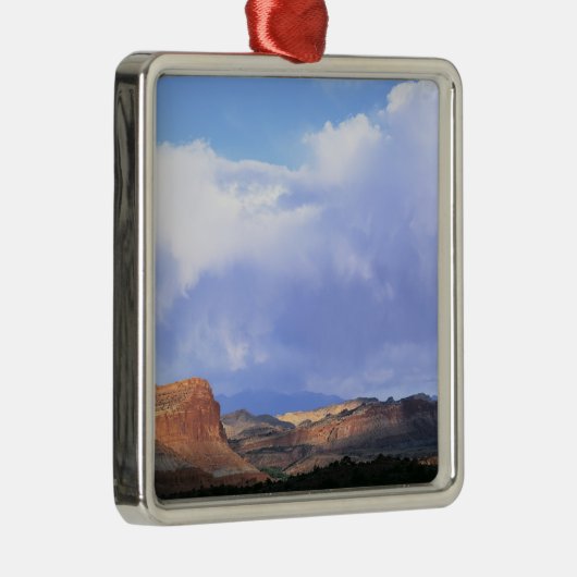 ユタ州キャピトルリーフ国立公園。米国クムルス メタルオーナメント (右)