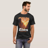 ユタ州キャンプ Zion+National+Park アメリカのトレイルを探索 Tシャツ (正面フル)