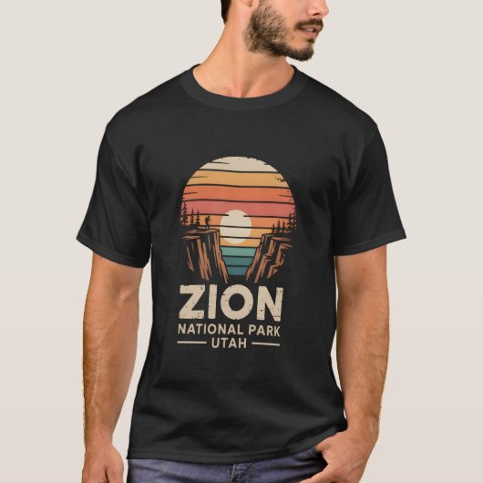 ユタ州ジオン国立公園レトロサンセット Tシャツ (正面)