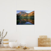 ユタ州.アメリカ。マゴグ山が白松に反射した ポスター (キッチン)