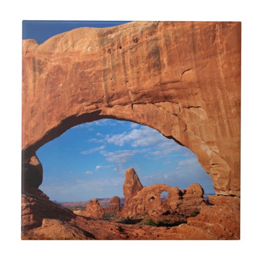 ユタ州、 アーチーズ国立公園 、 Turret Arch 3 タイル (正面)