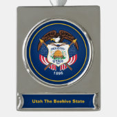 ユタ州:ビーハイブ州米国国旗、業界 シルバープレートバナーオーナメント (正面)