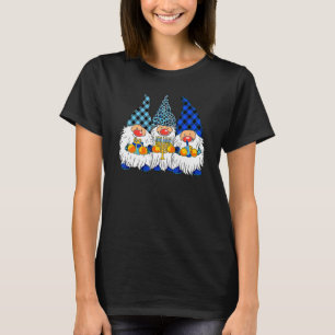 ユダヤ教のメノーラーと3人のノーム ハッピーチャヌカ ノーム H Tシャツ