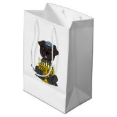(ユダヤ教)メノラーのユダヤ人の休日かわいい灰色のパグ ミディアムペーパーバッグ (裏面アングル)