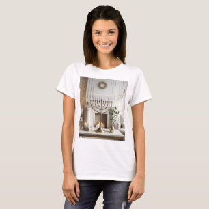 (ユダヤ教)メノラーを書いた蝋燭のある壁 Tシャツ