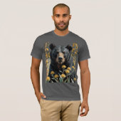ユッカの花に囲まれた黒熊3 Tシャツ (正面フル)