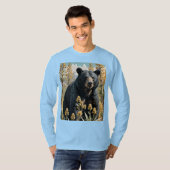 ユッカの花に囲まれた黒熊4 Tシャツ (正面フル)