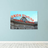 ユニオンステーション – ダウンタウンデンバー キャンバスプリント (インサイチュ (ウッドフロア))