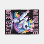 ユニコーンおもしろい武術アーツアーツ女子のための空手 フリースブランケット (正面(横))