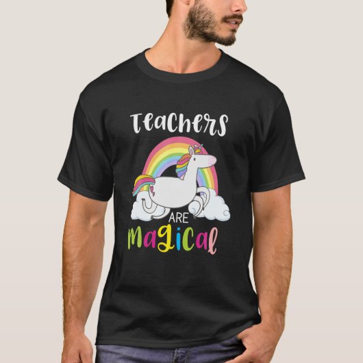 ユニコーンおもしろい虹の雲の先生は魔法である Tシャツ (正面)