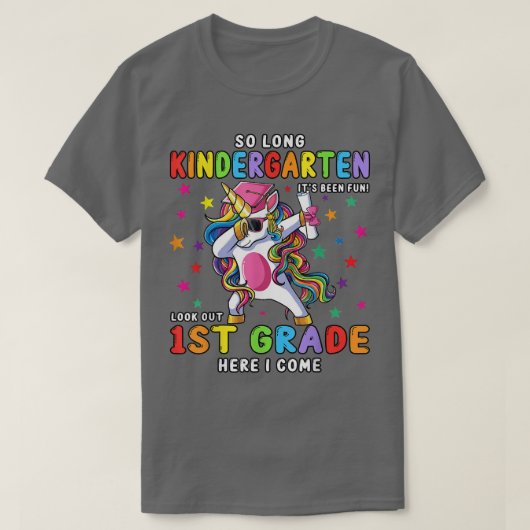 ユニコーンがダッブリングしてるよ 幼稚園 小学校1年生 さようなら Tシャツ (デザイン正面)