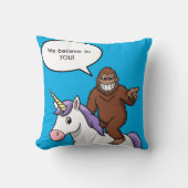ユニコーンとビグフットは信じお前に言う クッション (正面)