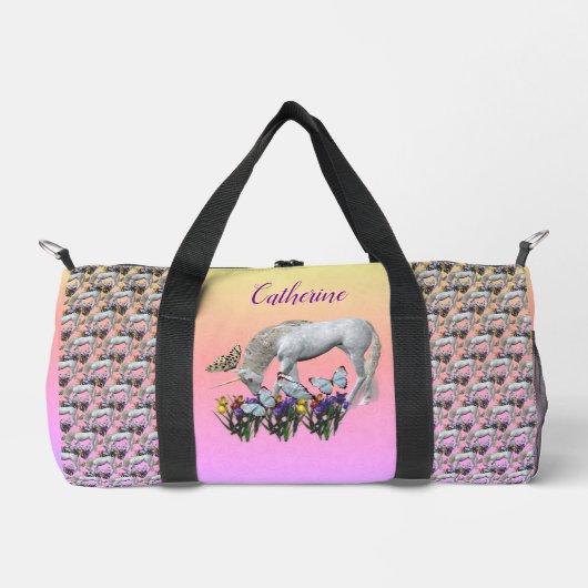 ユニコーンと蝶のパーソナライズされた動物 ダッフルバッグ (正面)