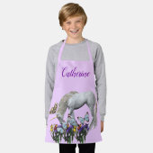 ユニコーンと蝶の動物 エプロン (着用した状態)