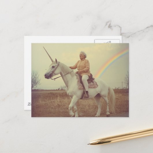 ユニコーンに乗った年配の女性 ポストカード (正面/裏面インサイチュ)