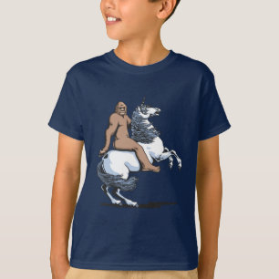 ユニコーンに乗っているビッグフット Tシャツ
