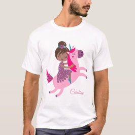 ユニコーンに乗るかわいいブルネットの髪の少女 Tシャツ