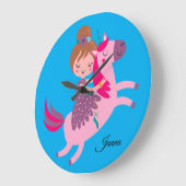 ユニコーンに乗るかわいいブロンドの髪の少女 ラージ壁時計 (傾斜)