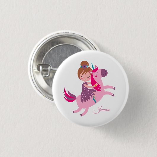 ユニコーンに乗るかわいいブロンドの髪の少女 缶バッジ (正面&裏面)