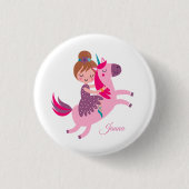 ユニコーンに乗るかわいいブロンドの髪の少女 缶バッジ (正面)