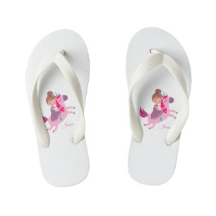 ユニコーンに乗るかわいい金髪の少女 キッズビーチサンダル