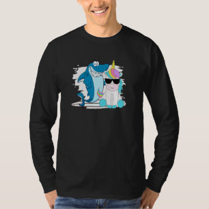 ユニコーンに乗るサメ クールTシャツ Tシャツ