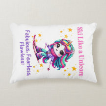 ユニコーンのスキーヤー冬のスポーツ魔法山脈