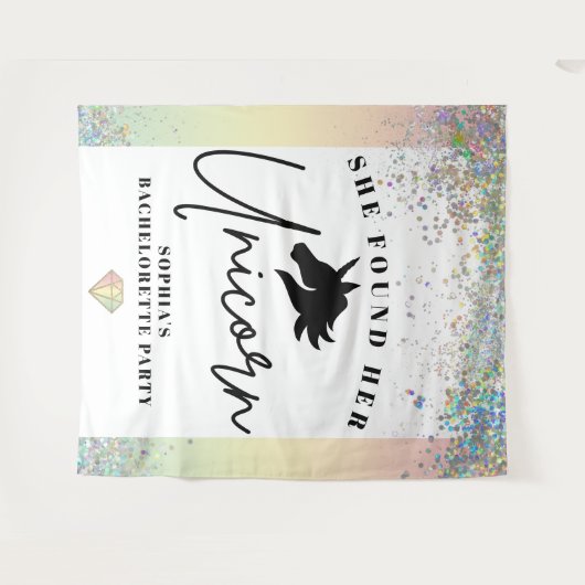 ユニコーンの特別な花嫁パーティーの背景が見つかった タペストリー (正面(横))