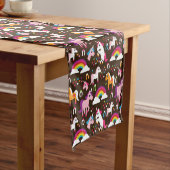 ユニコーンの虹は背景の馬をからかいます ショートテーブルランナー (インサイチュ)