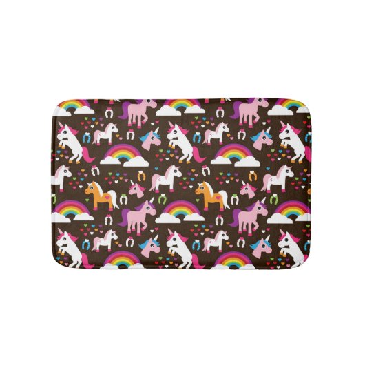 ユニコーンの虹は背景の馬をからかいます バスマット (正面)