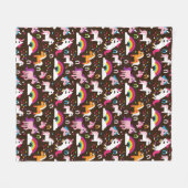 ユニコーンの虹は背景の馬をからかいます フリースブランケット (正面(横))