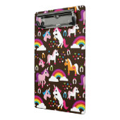 ユニコーンの虹は背景の馬をからかいます ミニクリップボード (アングル2)