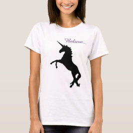 ユニコーンの魔法を信じる黒の女性用Tシャツ Tシャツ