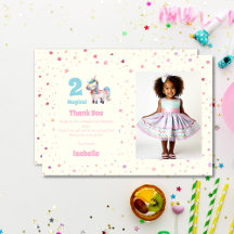 ユニコーンの2歳の誕生日パーティーの写真