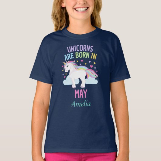 ユニコーンは5月のパーソナライズな名前で生まれます Tシャツ (正面)